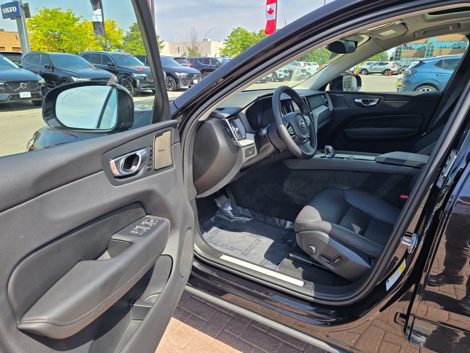 2025 Volvo XC60 PLUS DARK THEME-12