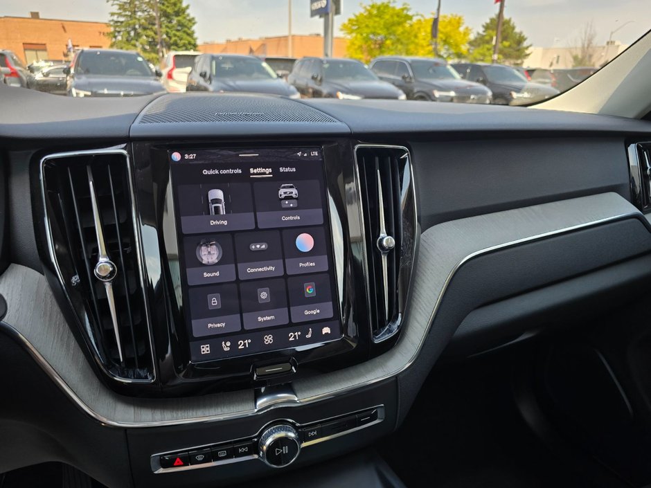 2025 Volvo XC60 PLUS DARK THEME-28