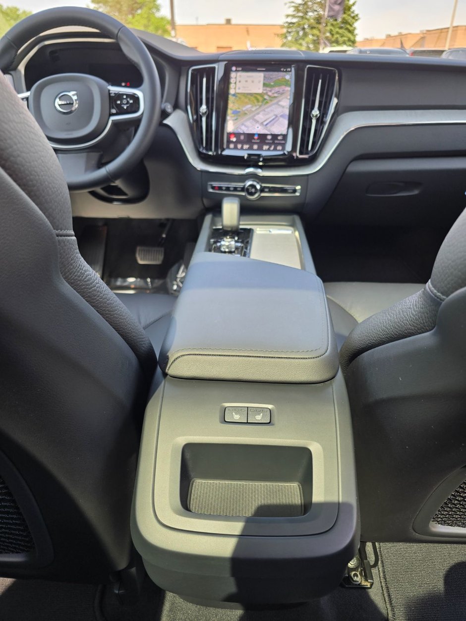2025 Volvo XC60 PLUS DARK THEME-21