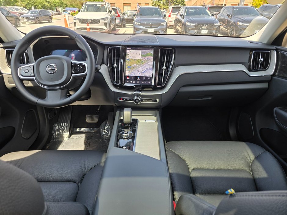 2025 Volvo XC60 PLUS DARK THEME-4
