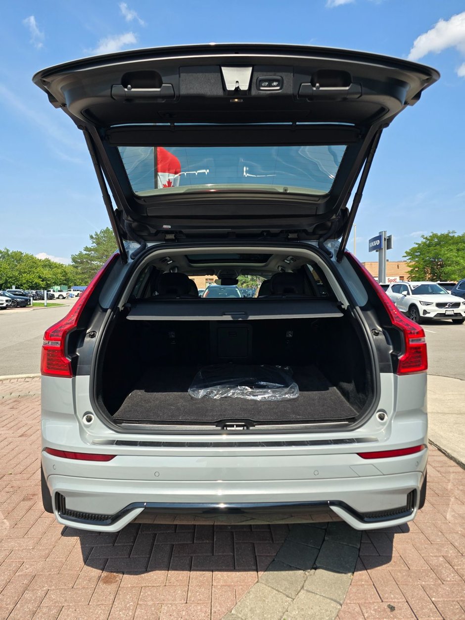 2025 Volvo XC60 PLUS DARK THEME-15