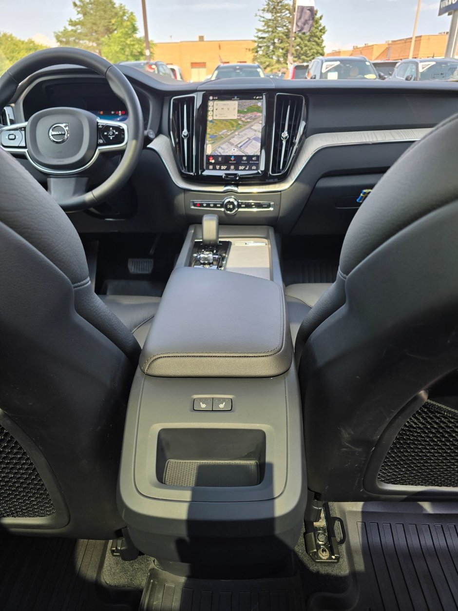 2025 Volvo XC60 PLUS DARK THEME-21