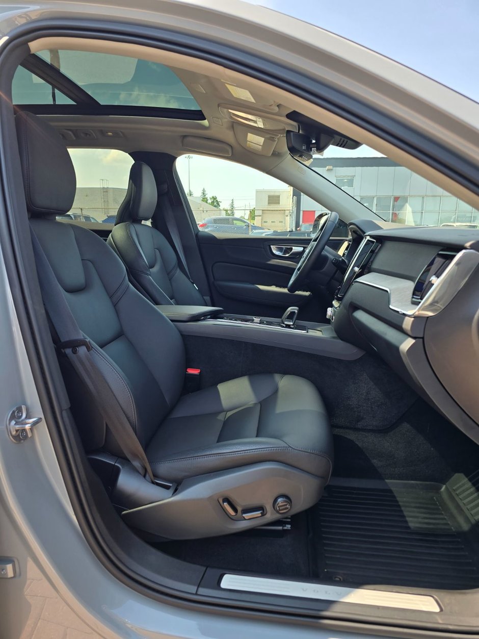 2025 Volvo XC60 PLUS DARK THEME-23