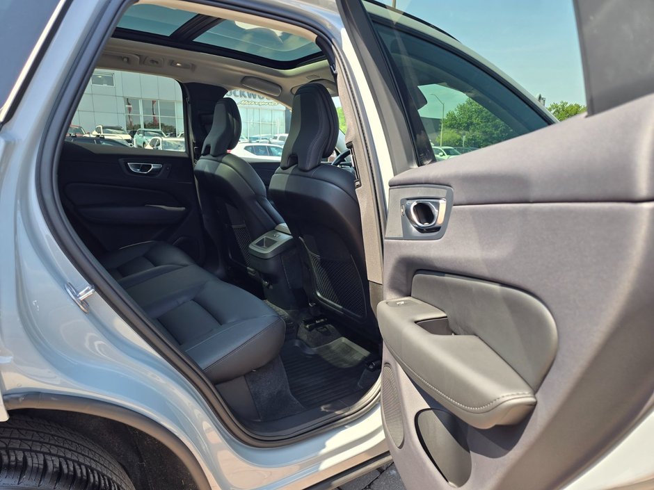2025 Volvo XC60 PLUS DARK THEME-18