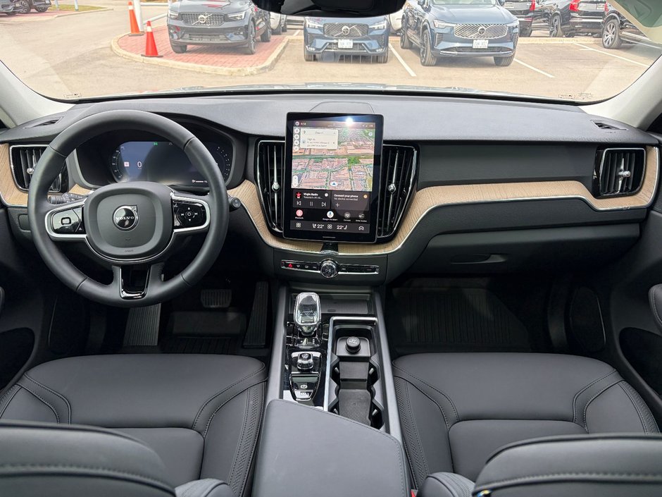 2026 Volvo XC60 PLUS DARK THEME-4