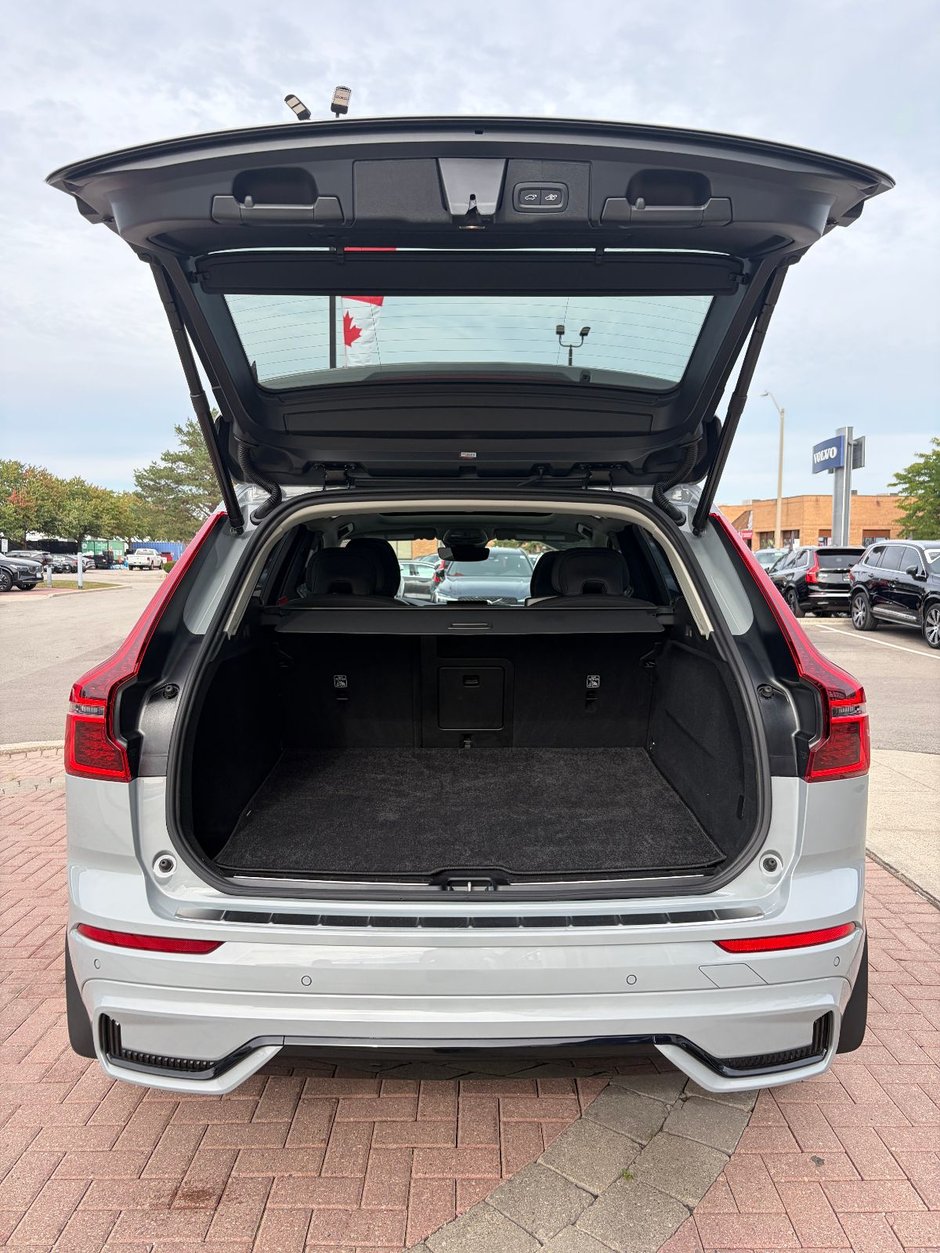 2026 Volvo XC60 PLUS DARK THEME-15