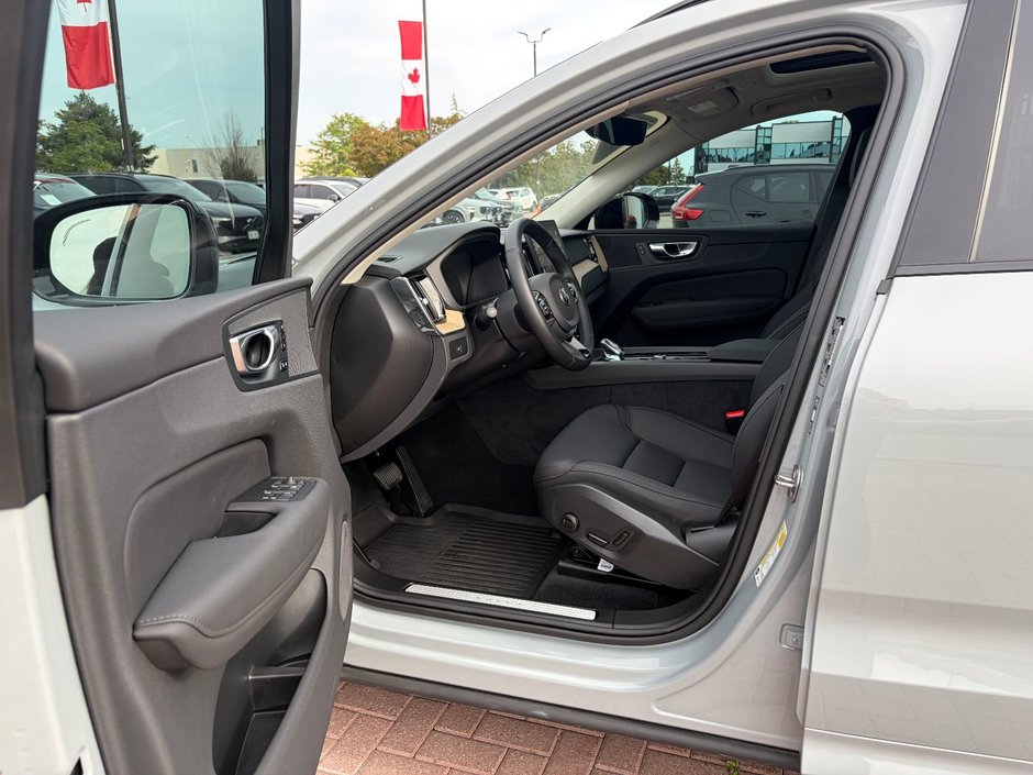 2026 Volvo XC60 PLUS DARK THEME-12