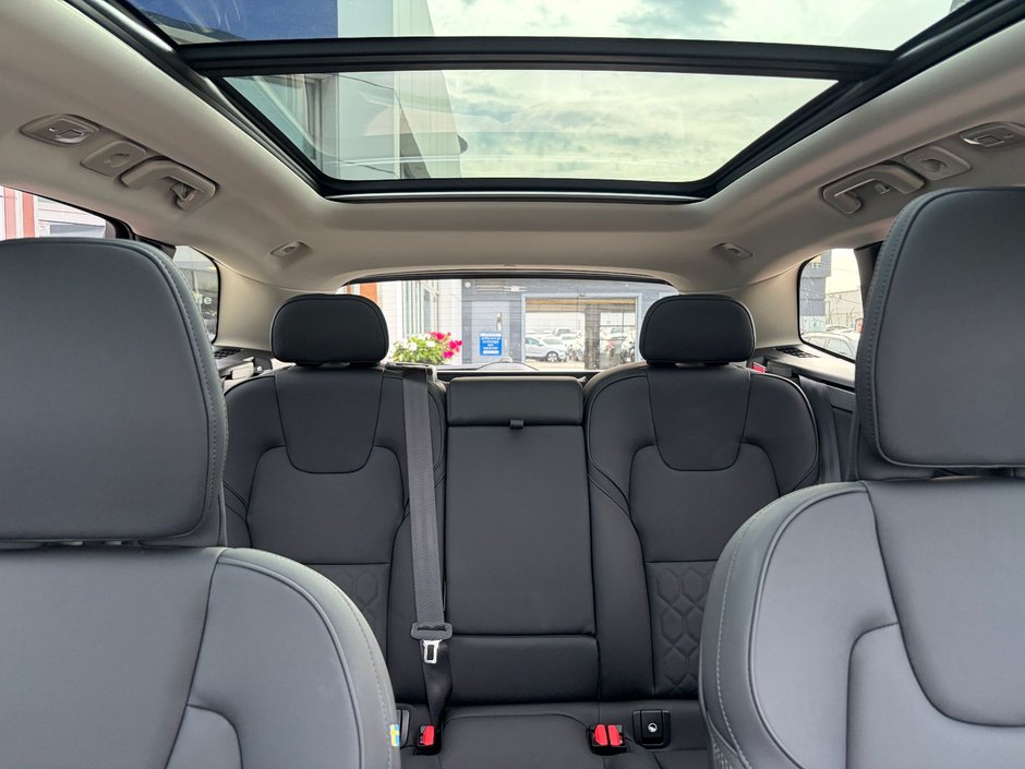 2026 Volvo XC60 PLUS DARK THEME-6