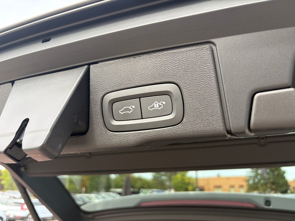 2026 Volvo XC60 PLUS DARK THEME-16