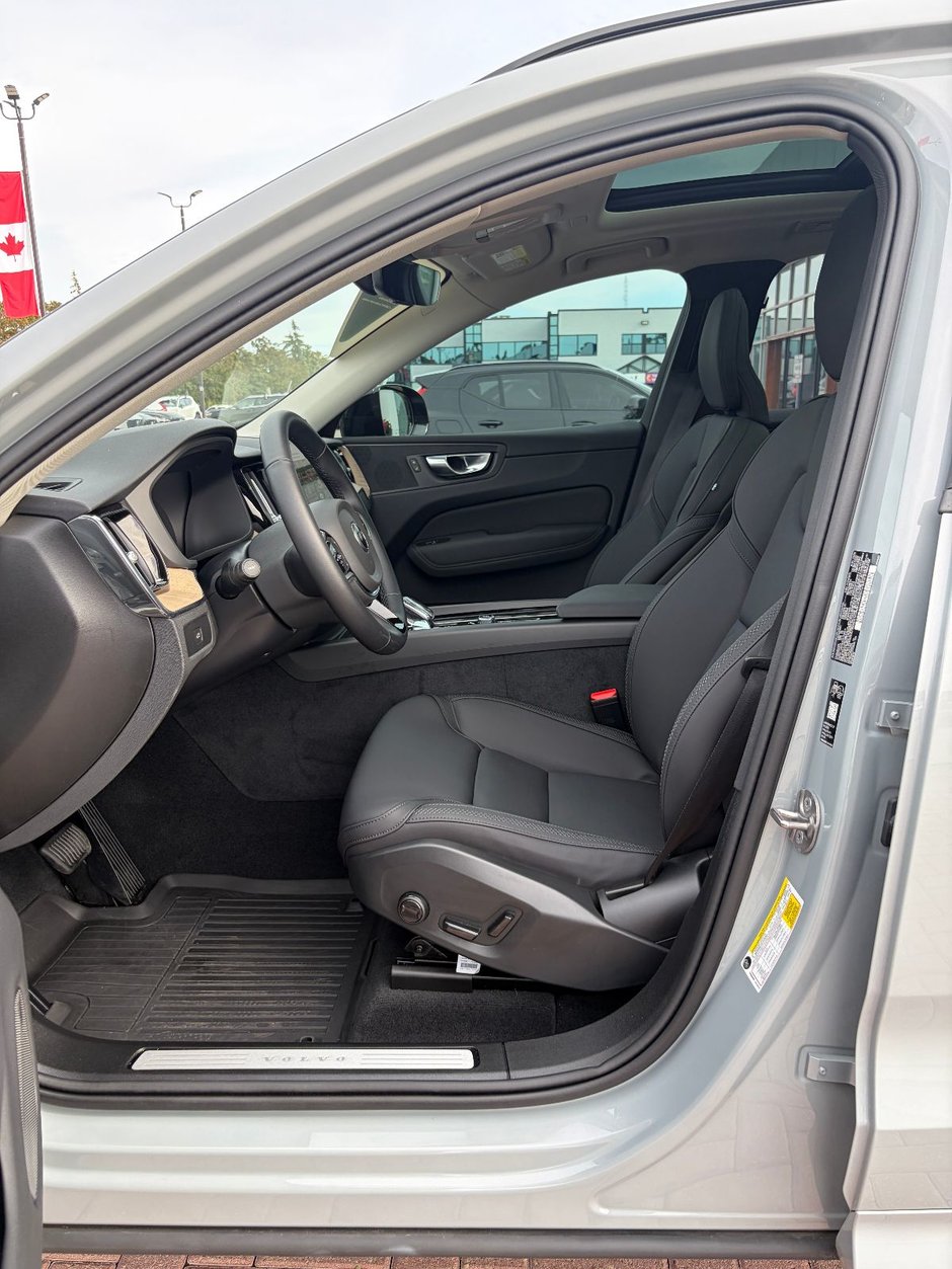 2026 Volvo XC60 PLUS DARK THEME-23
