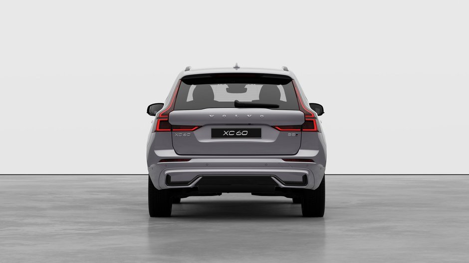 2027 Volvo XC60 Plus Dark Theme-5