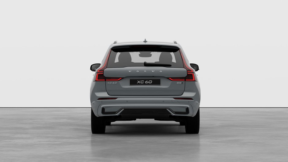 2027 Volvo XC60 Plus Dark Theme-5