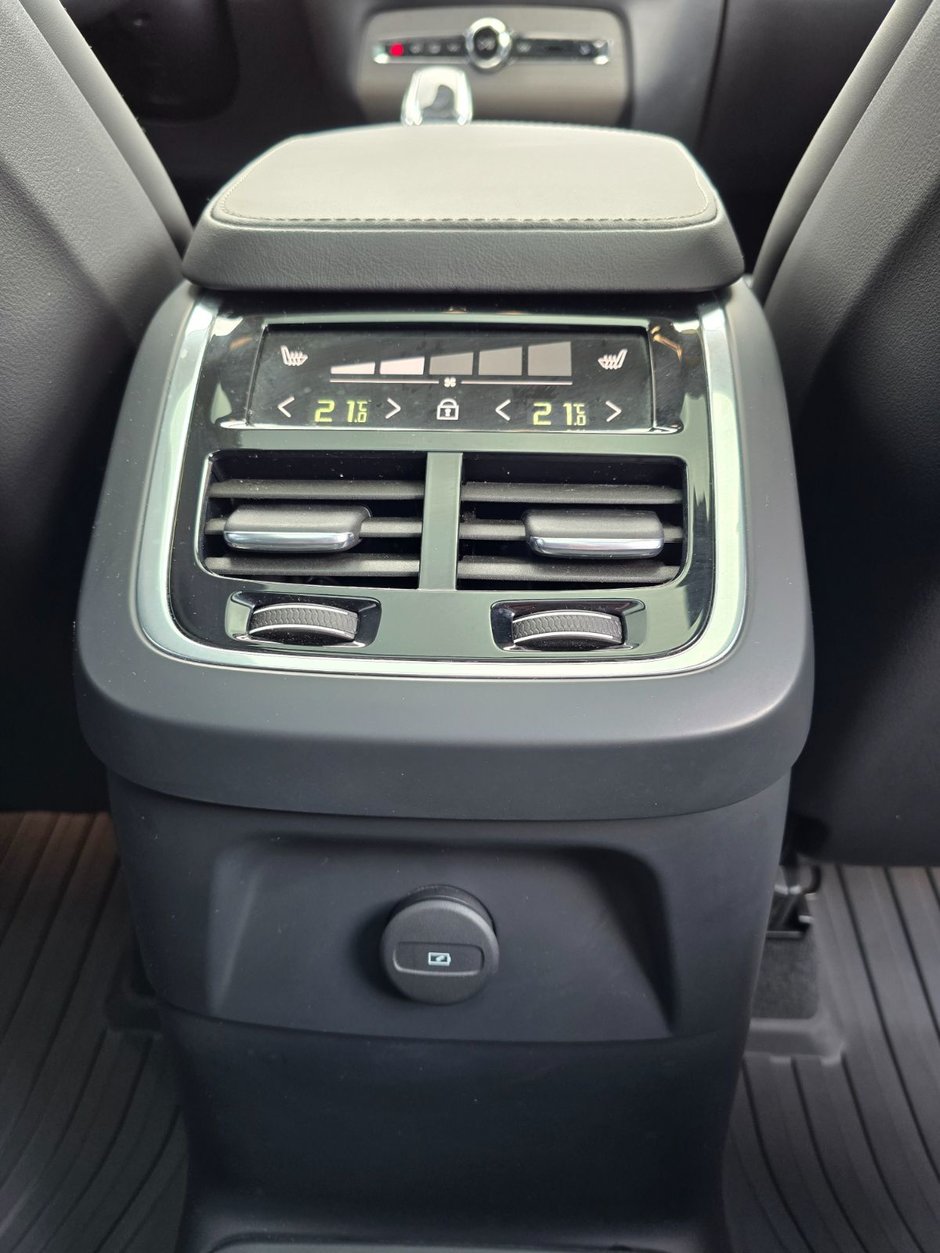 2025 Volvo XC90 PLUG-IN HYBRID ULTRA BRIGHT THEME-22