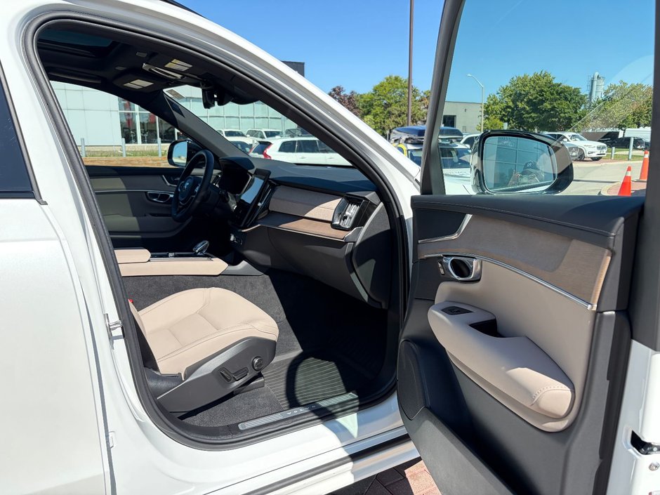 2026 Volvo XC90 PLUG-IN HYBRID PLUS DARK THEME-22