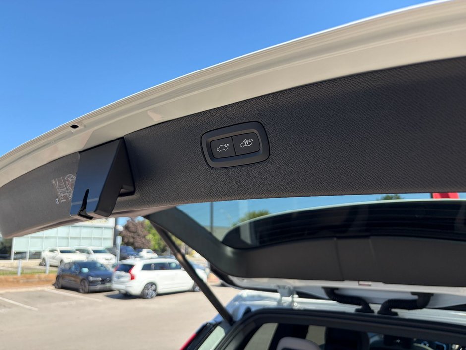 2026 Volvo XC90 PLUG-IN HYBRID PLUS DARK THEME-16