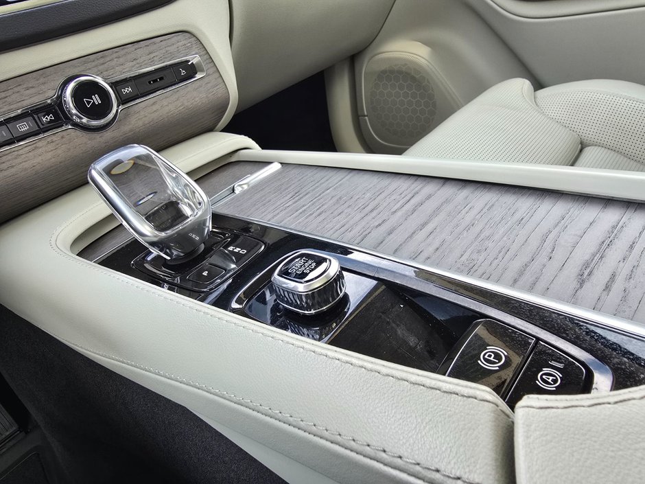 2022 Volvo XC90 RECHARGE INSCRIPTION-32