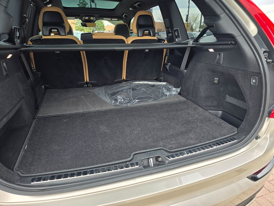 2023 Volvo XC90 RECHARGE ULTIMATE DARK THEME-18