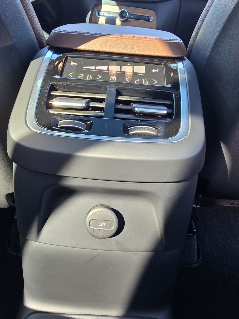 2023 Volvo XC90 RECHARGE PLUS DARK THEME-23