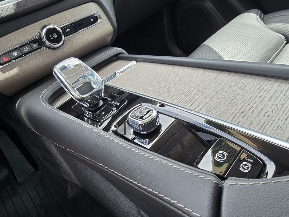 2024 Volvo XC90 Recharge ULTIMATE BRIGHT THEME-31