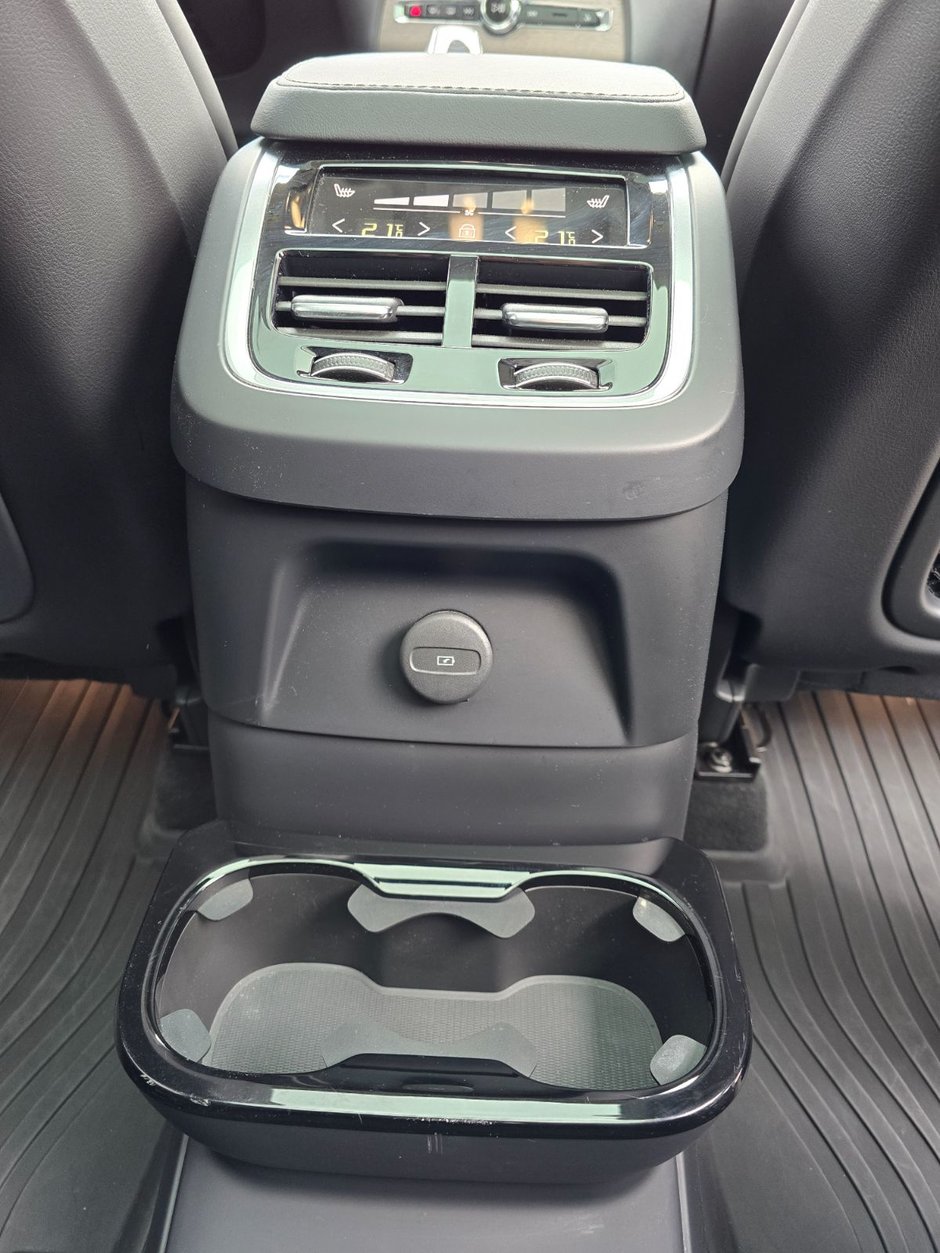 2024 Volvo XC90 Recharge ULTIMATE BRIGHT THEME-24