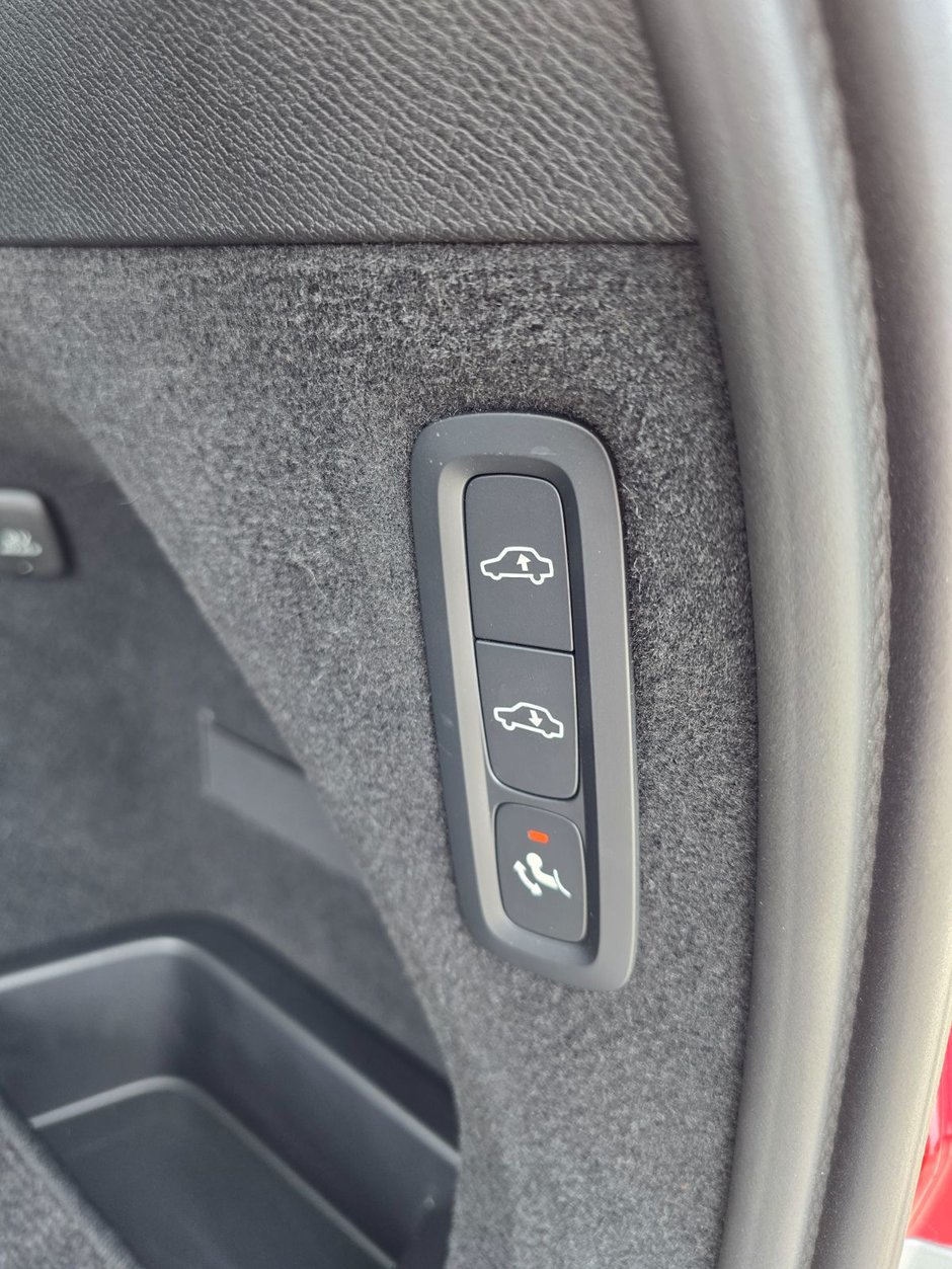 2024 Volvo XC90 Recharge ULTIMATE BRIGHT THEME-18