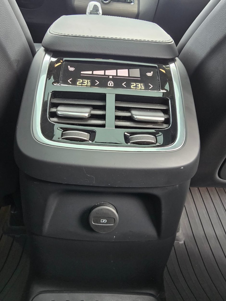 2024 Volvo XC90 RECHARGE ULTIMATE BRIGHT THEME-26