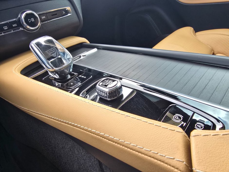 2024 Volvo XC90 RECHARGE ULTIMATE BRIGHT THEME-35