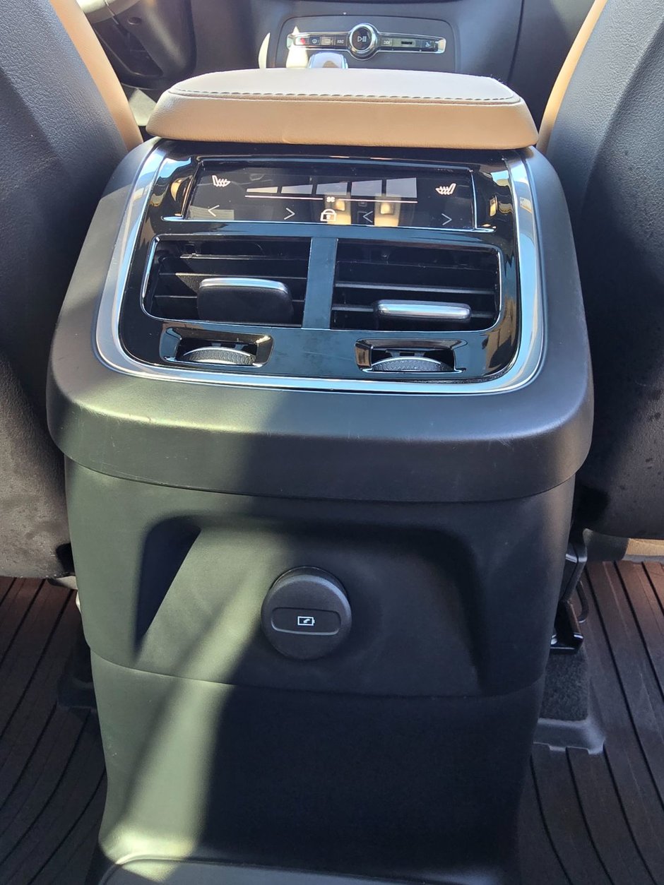 2024 Volvo XC90 RECHARGE ULTIMATE BRIGHT THEME-24
