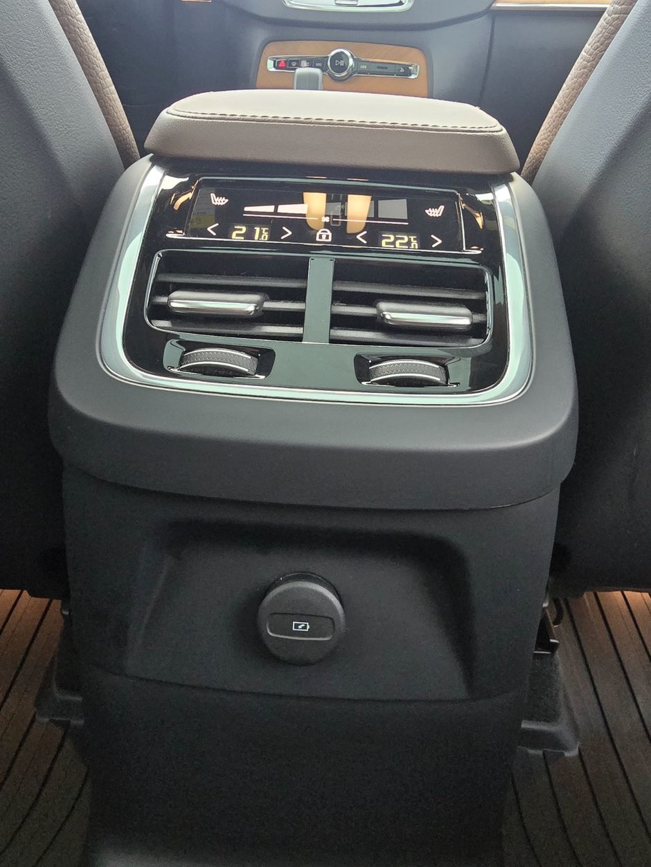 2024 Volvo XC90 RECHARGE PLUS BRIGHT THEME-22