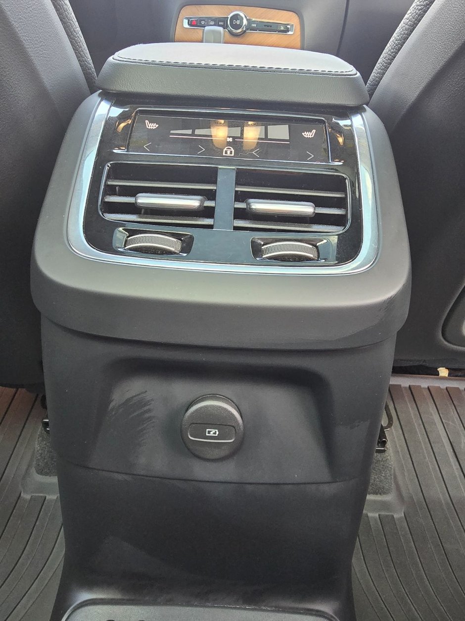2024 Volvo XC90 RECHARGE PLUS BRIGHT THEME-23
