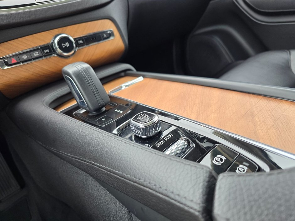 2021 Volvo XC90 INSCRIPTION EXPRESSION-30