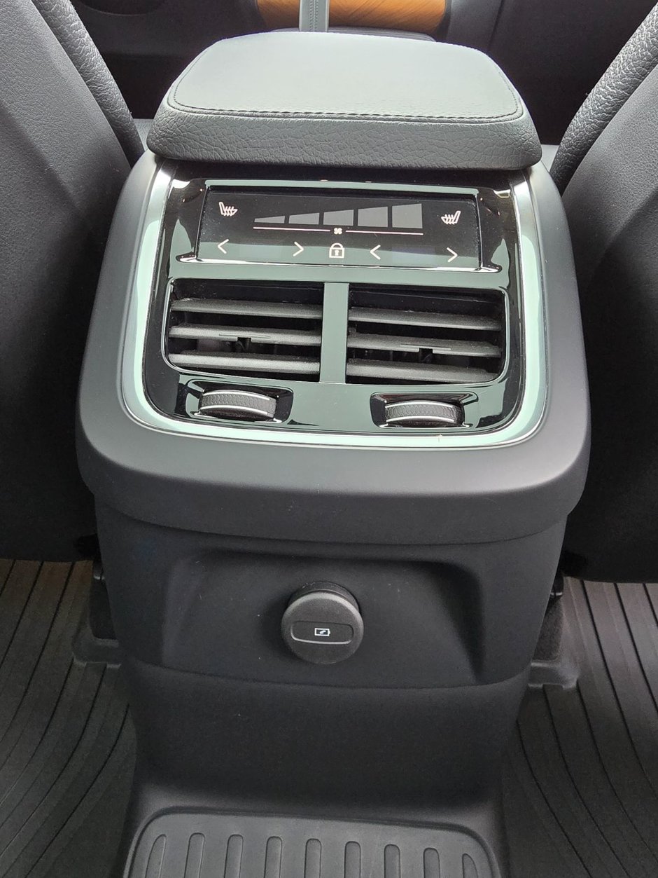 2021 Volvo XC90 INSCRIPTION EXPRESSION-22