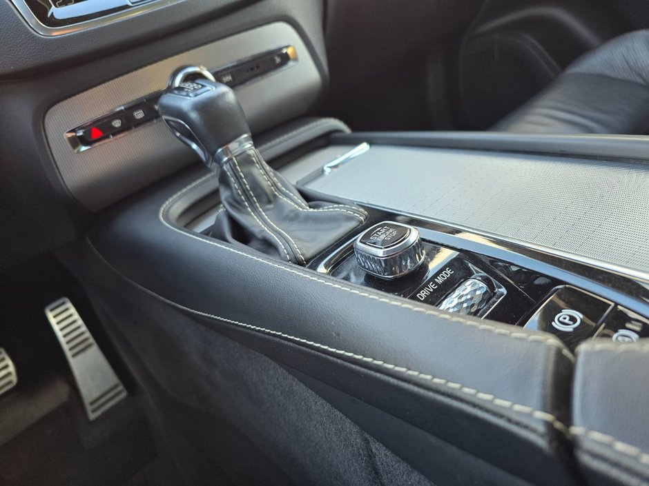 2021 Volvo XC90 R-DESIGN-28