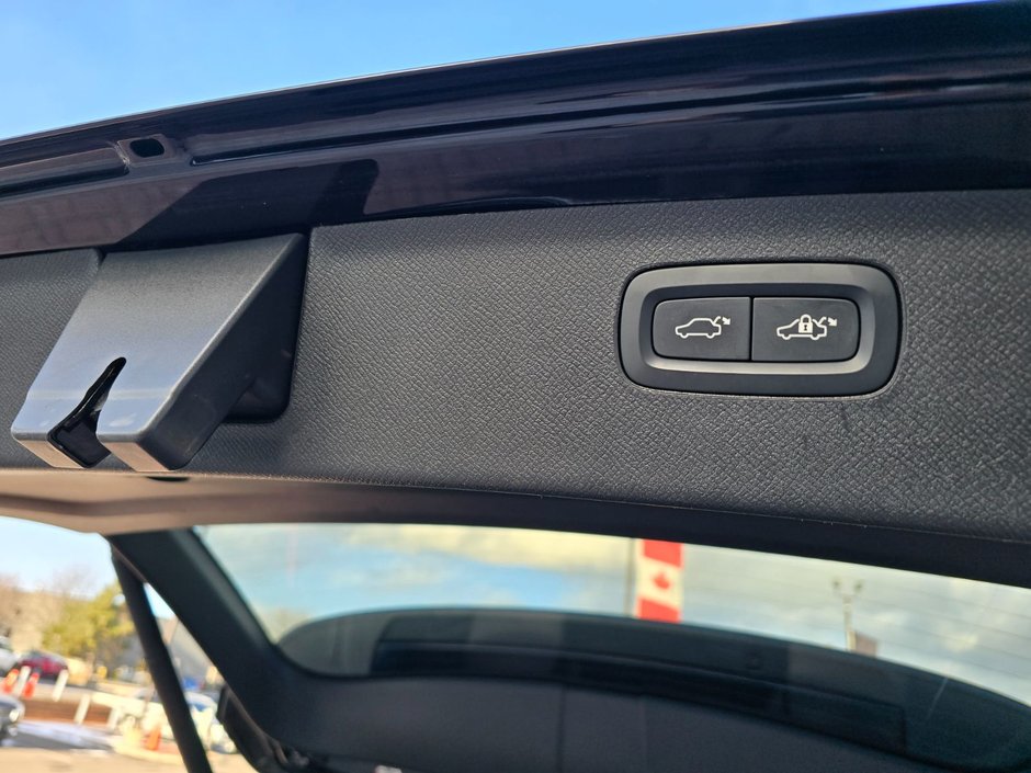 2021 Volvo XC90 R-DESIGN-16