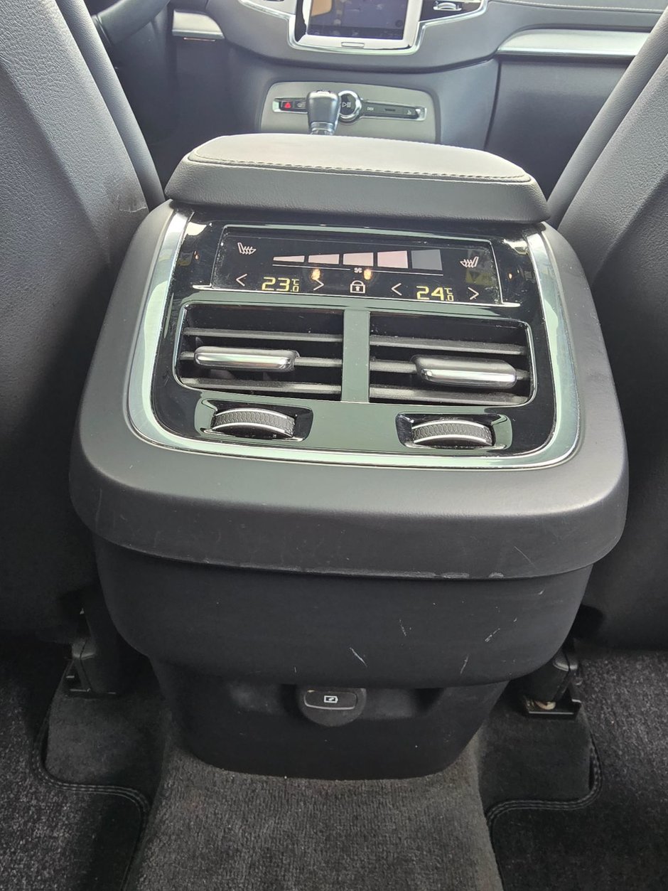 2022 Volvo XC90 R-DESIGN-21