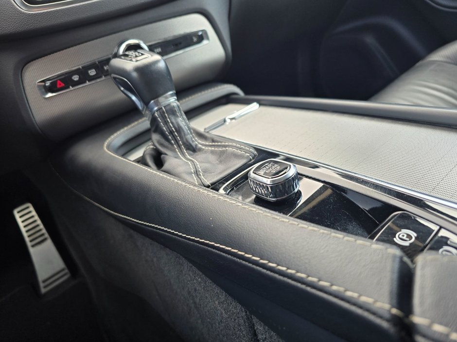 2022 Volvo XC90 R-DESIGN-27