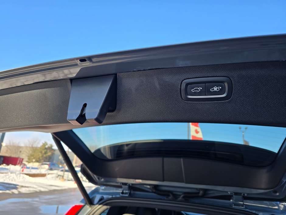 2022 Volvo XC90 R-DESIGN-17