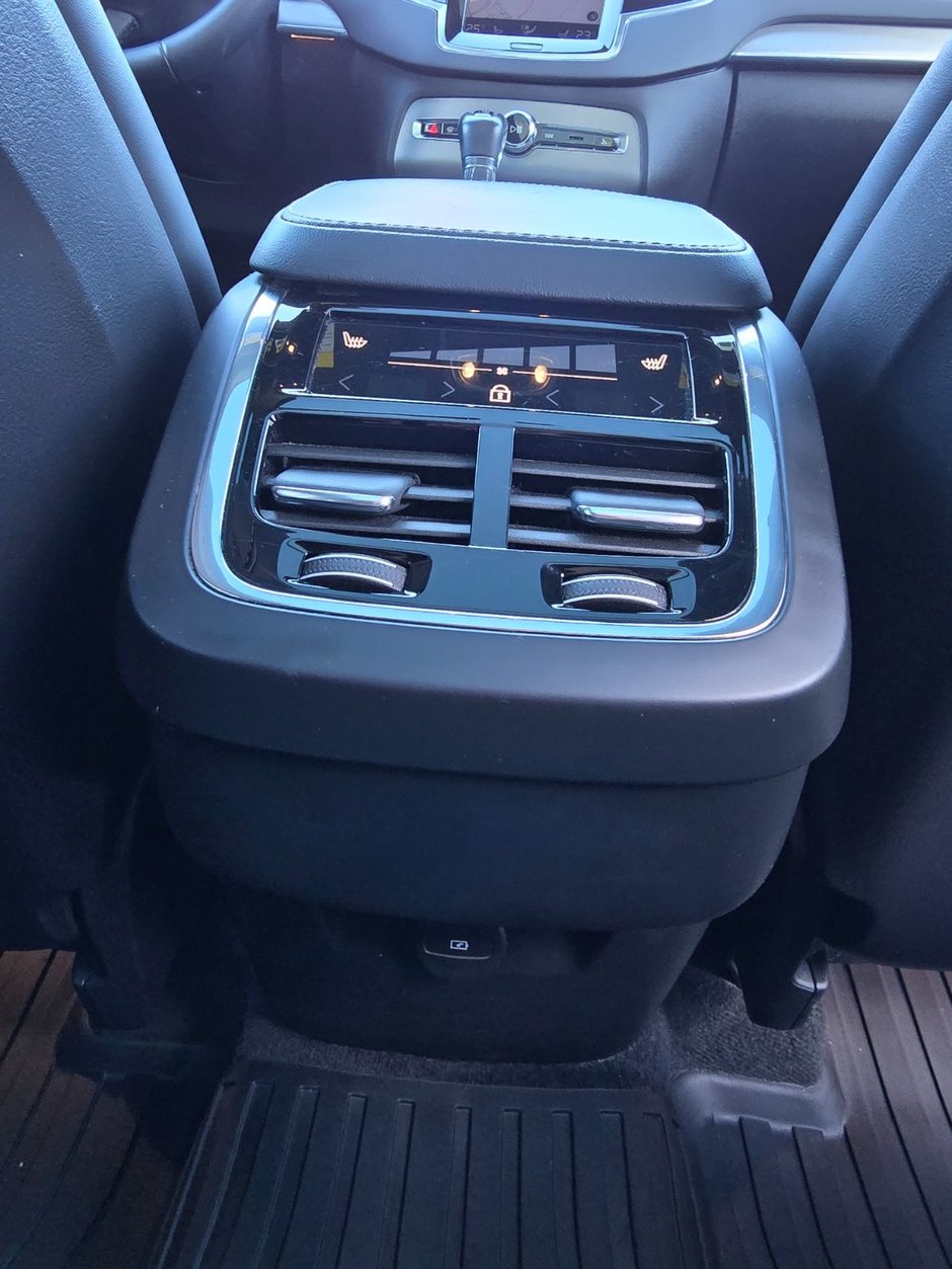 2022 Volvo XC90 R-DESIGN-21