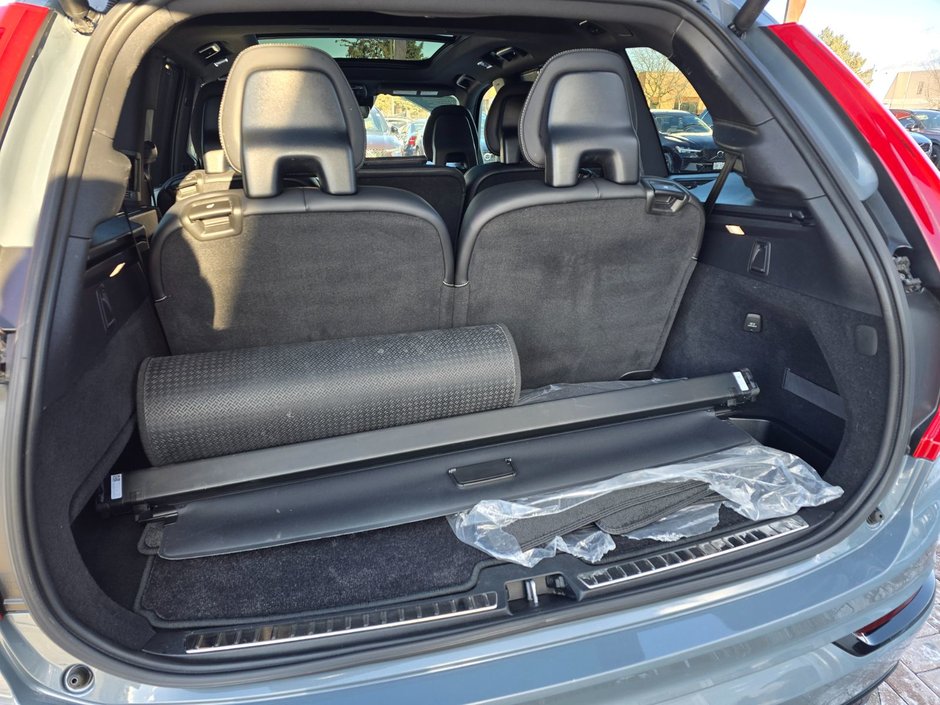 2022 Volvo XC90 R-DESIGN-16