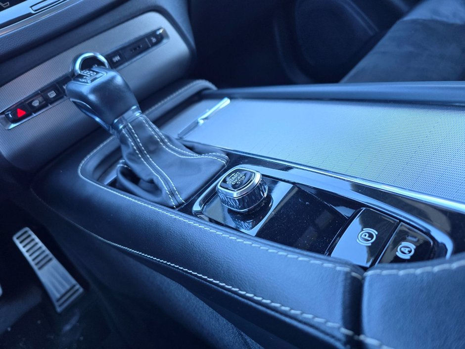 2022 Volvo XC90 R-DESIGN-29