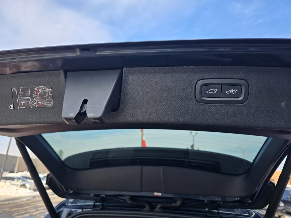 2022 Volvo XC90 R-DESIGN-18