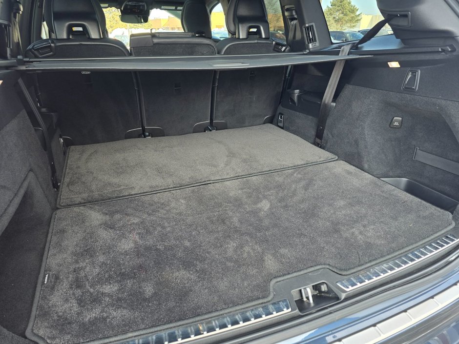 2022 Volvo XC90 R-DESIGN-16