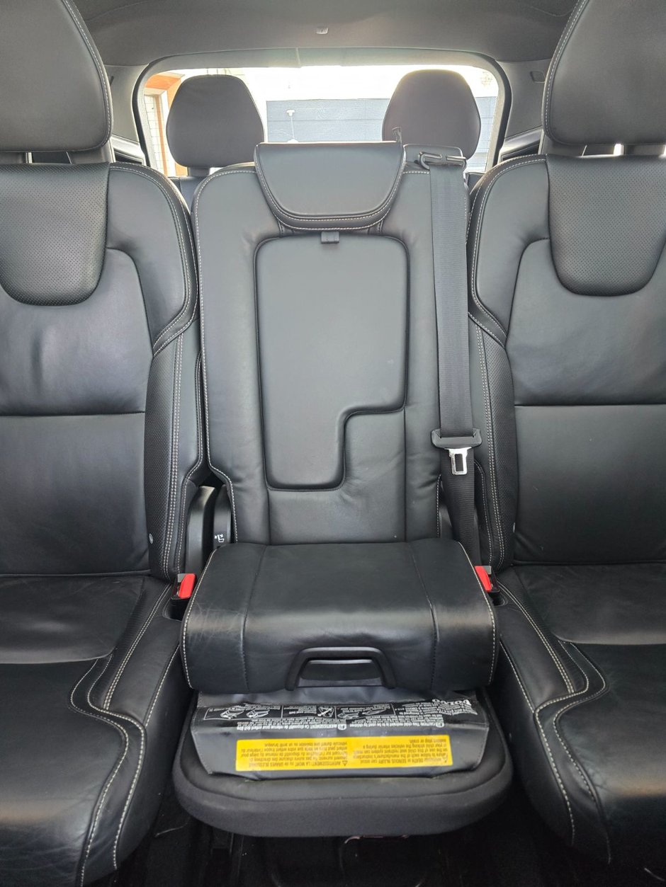 2022 Volvo XC90 R-DESIGN-12