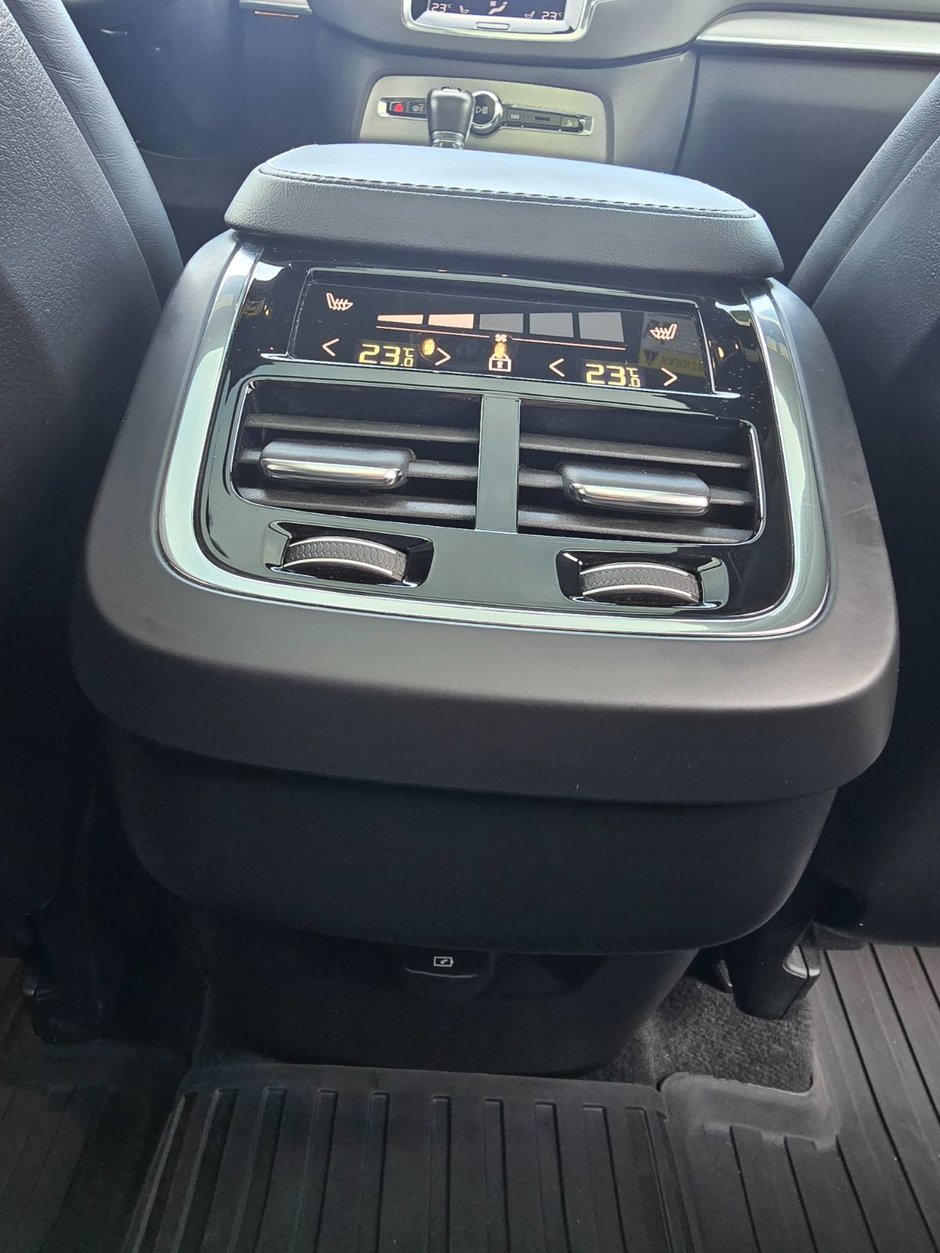 2022 Volvo XC90 R-DESIGN-23