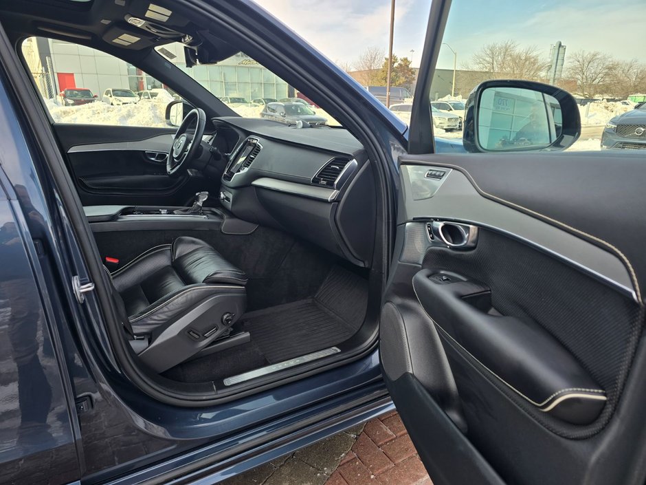 2022 Volvo XC90 R-DESIGN-25