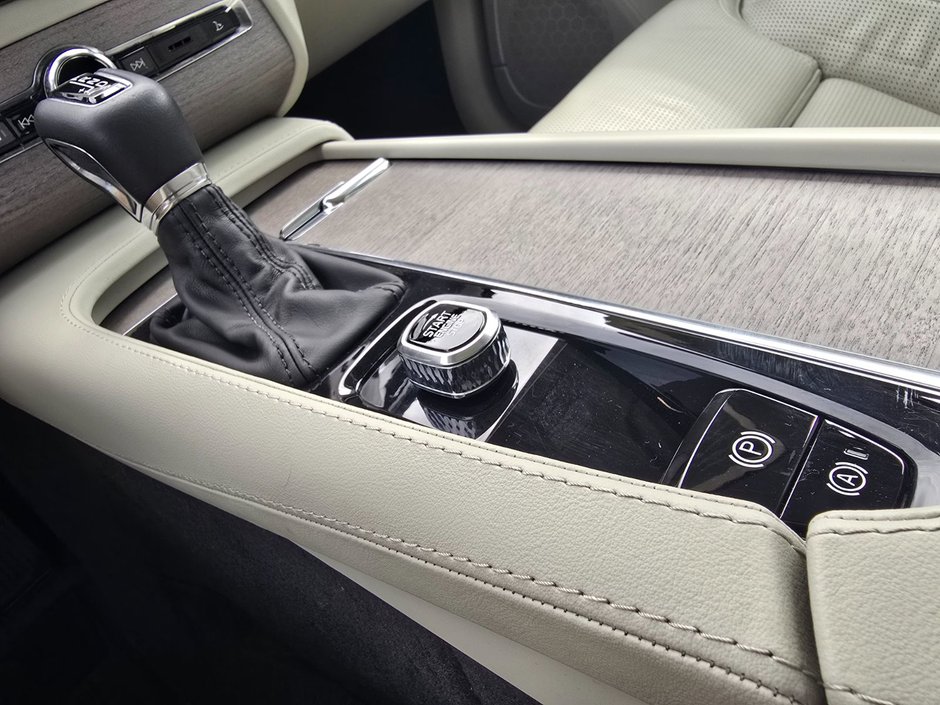 2022 Volvo XC90 INSCRIPTION-30