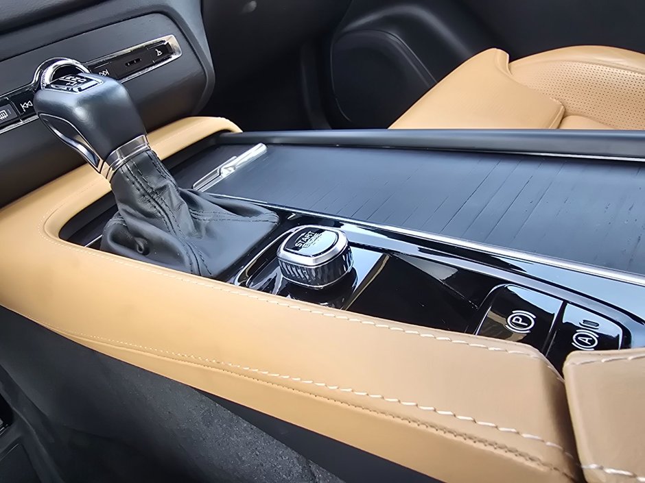 2022 Volvo XC90 INSCRIPTION-31