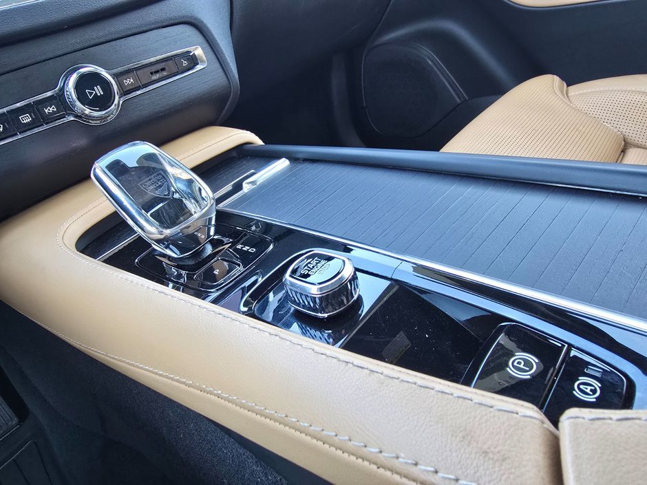 2023 Volvo XC90 ULTIMATE BRIGHT THEME-32