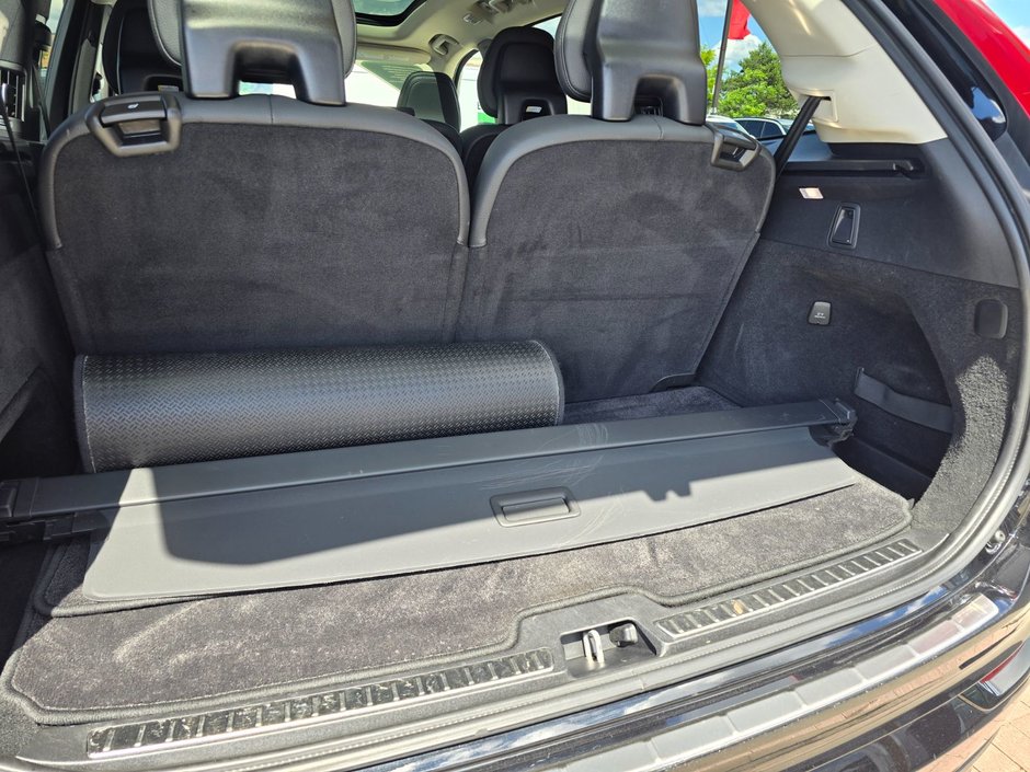 2023 Volvo XC90 PLUS DARK THEME-16
