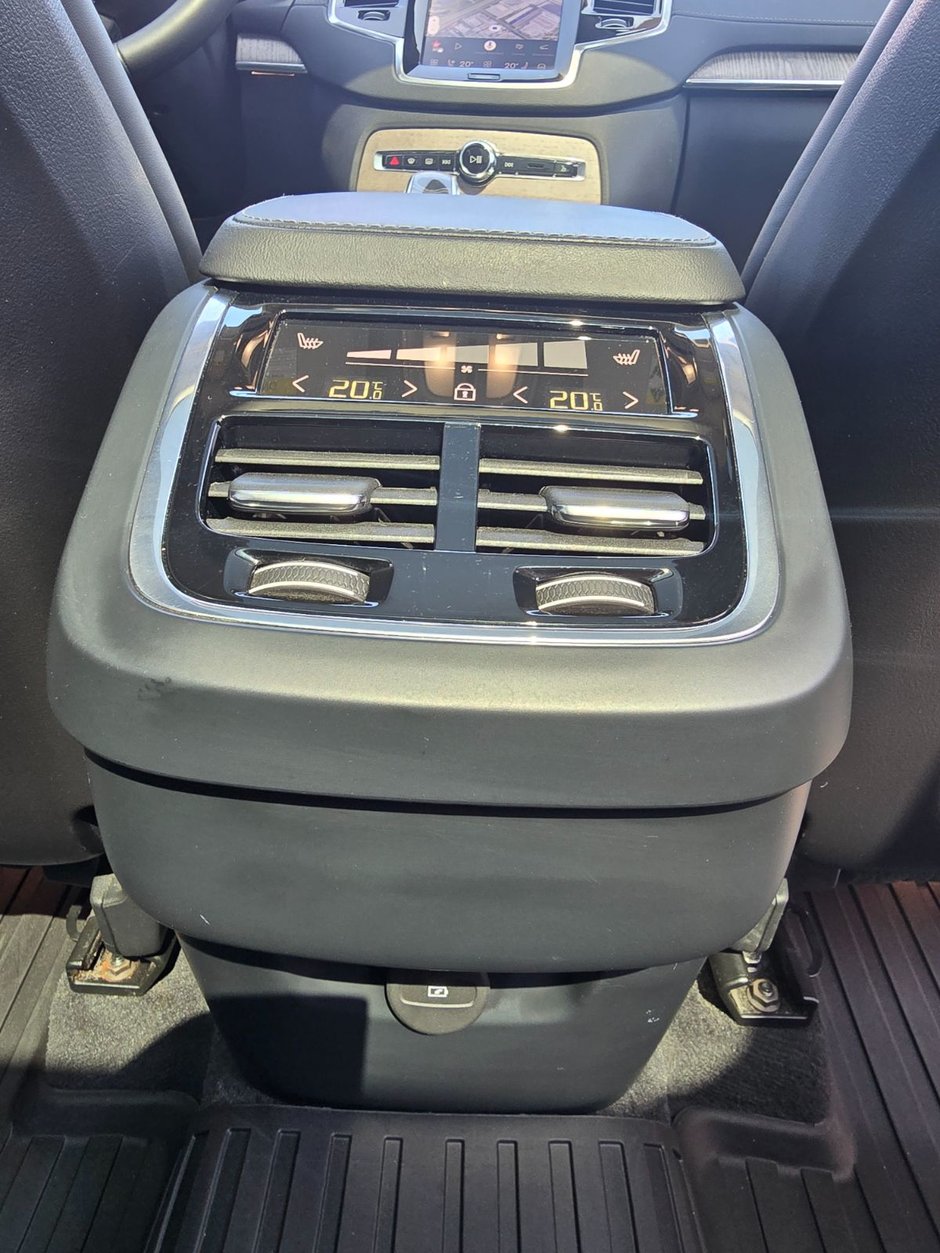 2023 Volvo XC90 ULTIMATE BRIGHT THEME-21